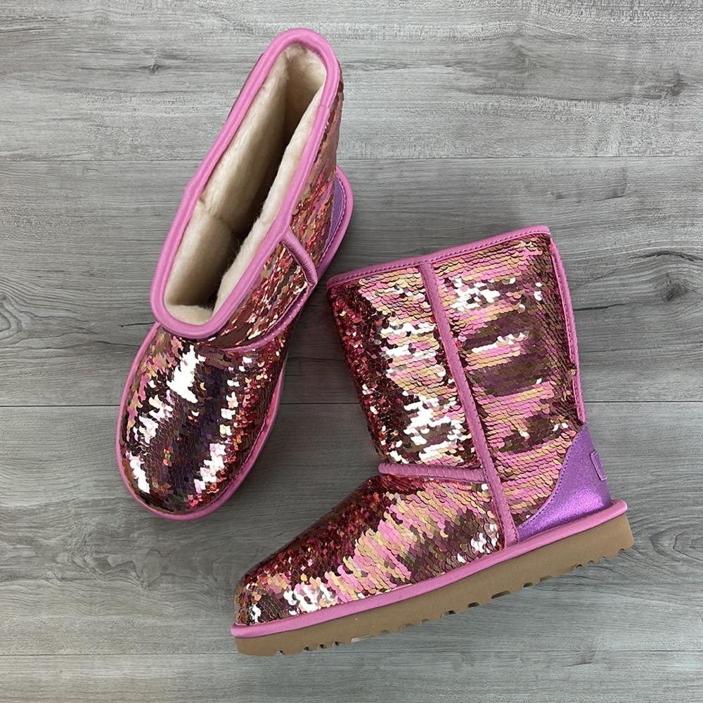 🍁UGG🍁 CLASSIC SHORT SEQUIN PINK TONAL BOOTS - Picture 1 of 15